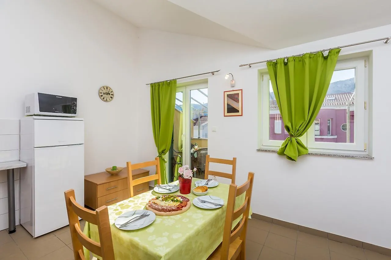 Apartments Mirica Baska  0*, Baska (Krk) Croatia