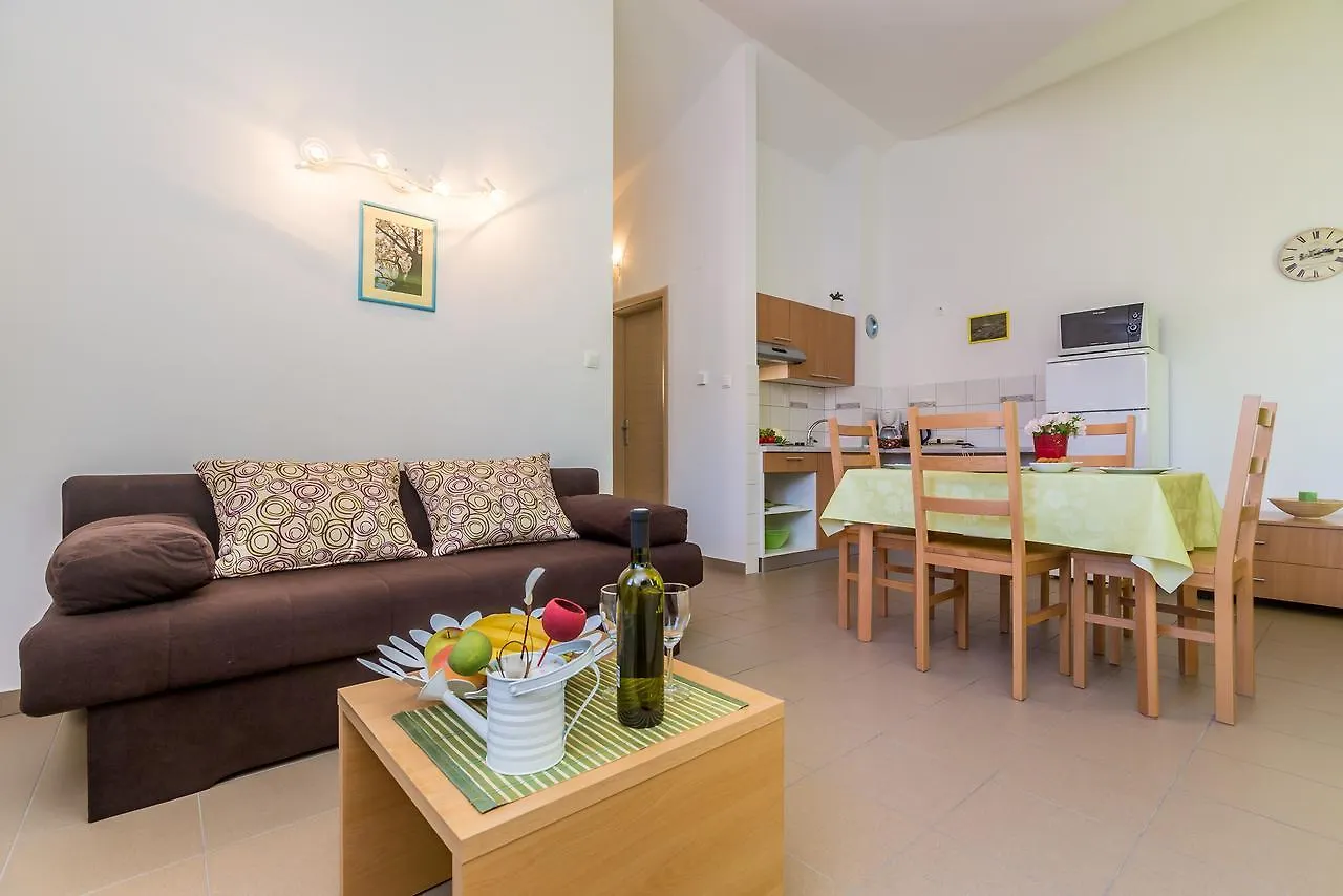 Apartments Mirica Baska   Baska (Krk)